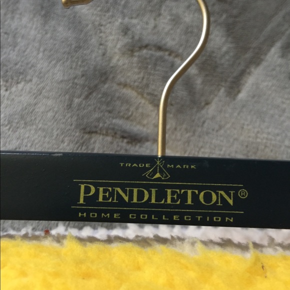 Pendleton throw - Picture 2 of 5